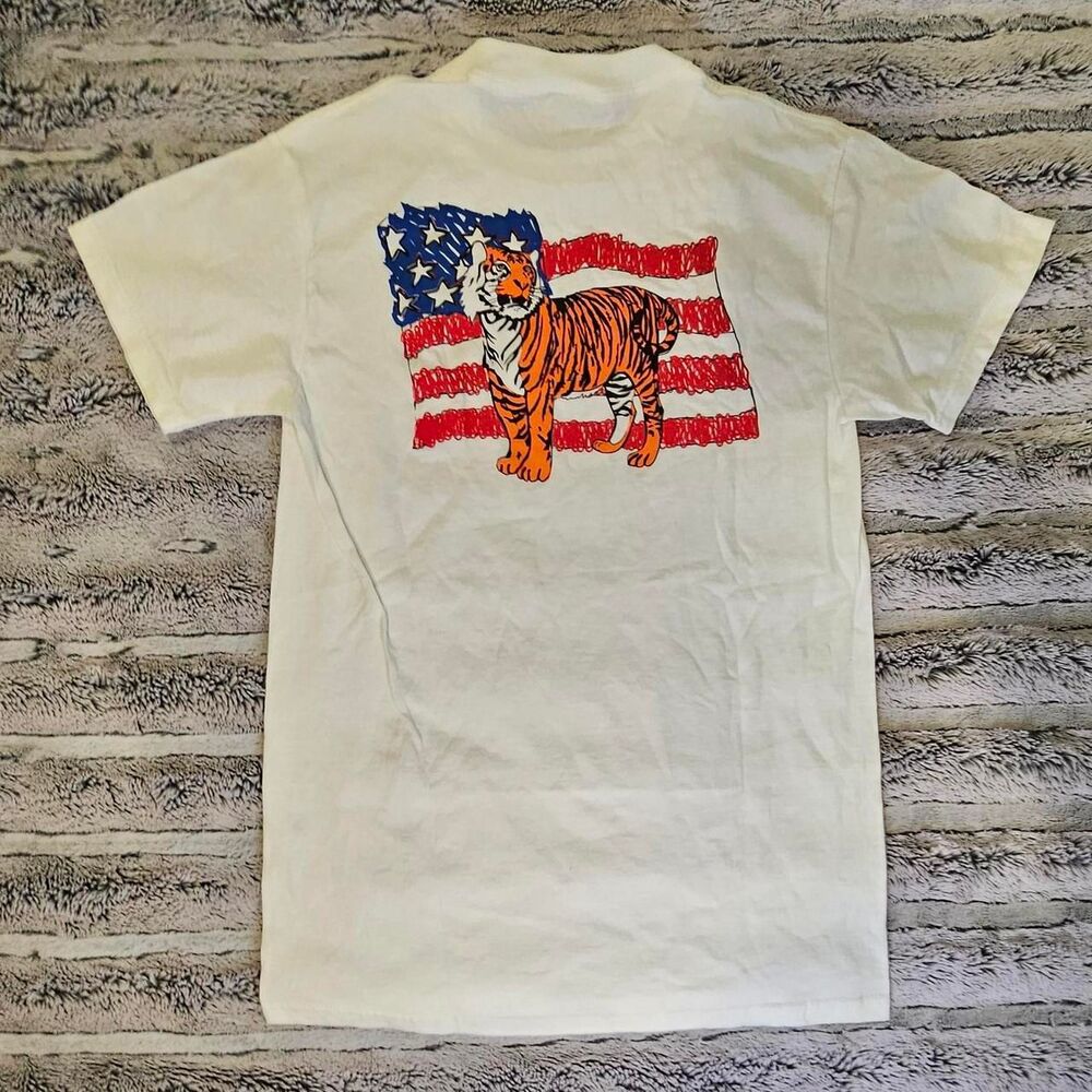 Delta Men's multi T-shirt